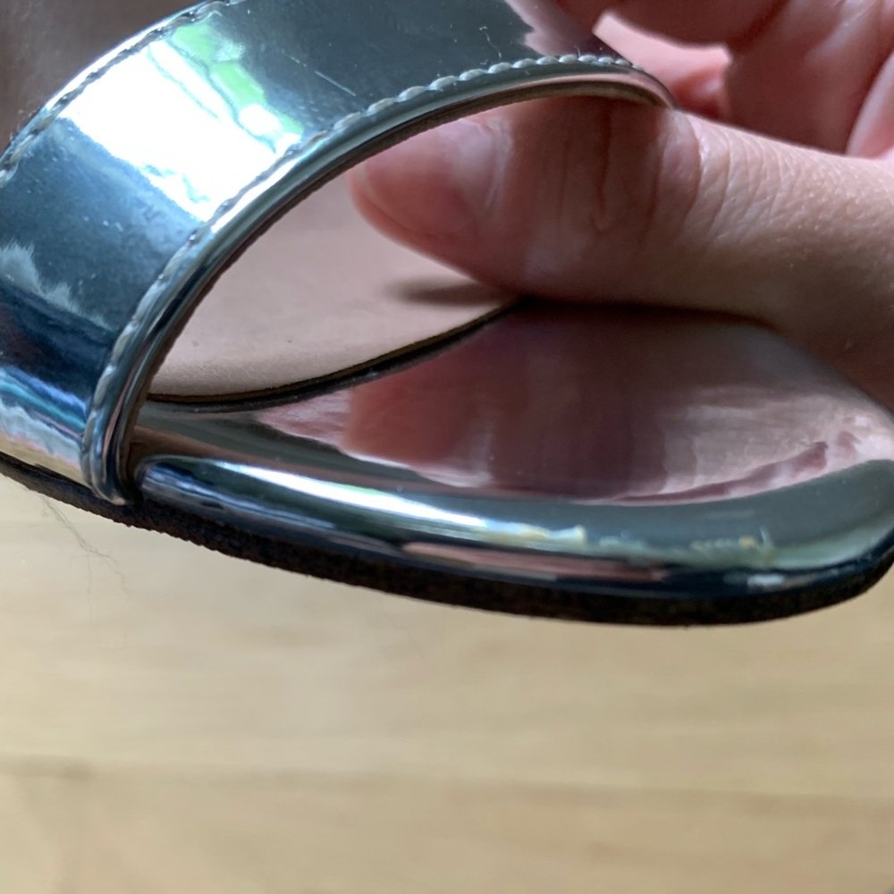 Silver heels - Picture 3 of 7
